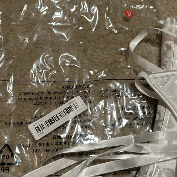 New in packaging- Medium Size Women’s 2pc bustle with G-string bottoms. - Picture 4 of 6